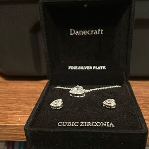 Daecraft necklace and earrings